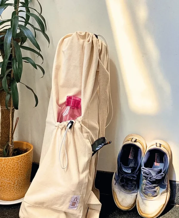 Adjustable strap bottle holder for hands-free water carrying